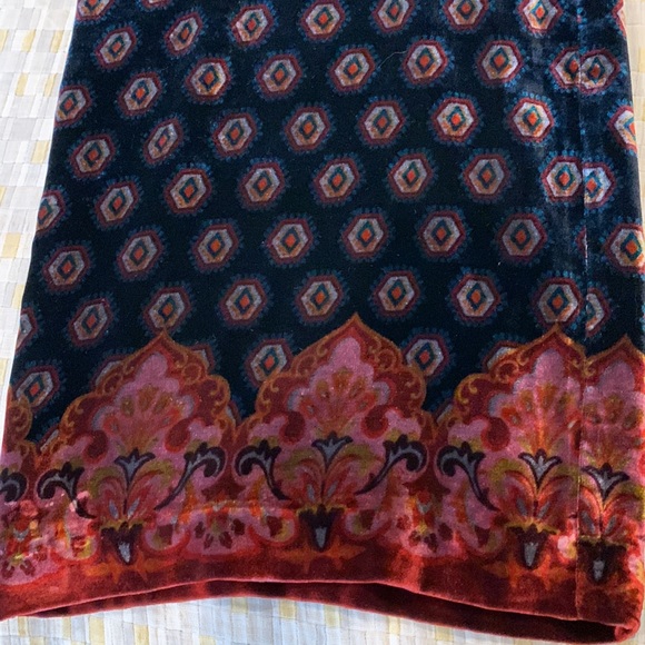 Trina Turk navy patterned velvet pants. Size 8 - Picture 2 of 4